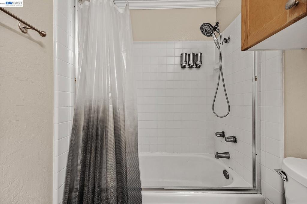 https://media.crmls.org/mediaz/2787eb02-85a8-48ba-9e41-8d06087c5d3c.jpg?preset=X-Large