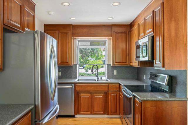 1516 Wistaria Lane, Los Altos CA: https://media.crmls.org/mediaz/27881208-8b0f-4c9e-b2c1-b2727bde1154.jpg