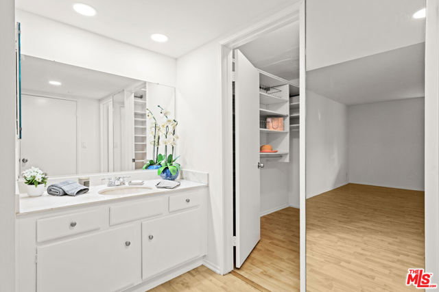 10535 Wilshire Boulevard, Los Angeles CA: https://media.crmls.org/mediaz/27884cd4-215d-442f-97a9-a4df977e7252.jpg