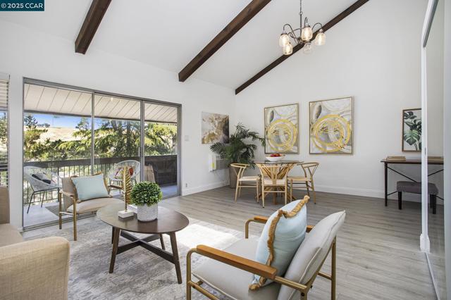 2075 Ascot Dr, Moraga CA: https://media.crmls.org/mediaz/278851c5-c8b1-407e-a97f-e1525892c344.jpg