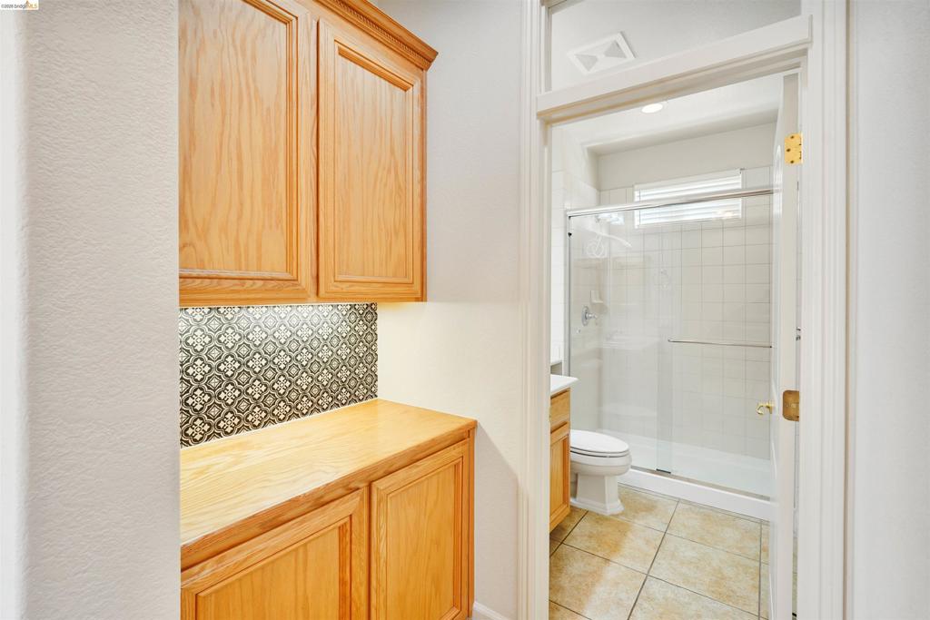 https://media.crmls.org/mediaz/27885fb4-4de7-4ee1-8e85-bc17174dce0f.jpg?preset=X-Large