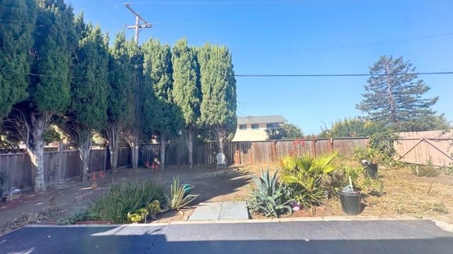 2085 Ashwood Lane, San Jose CA: https://media.crmls.org/mediaz/2788f5a1-8775-4c5f-bb6b-718b4d9d3517.jpg