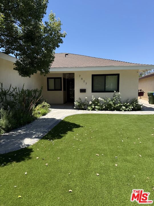 7627 Encino Avenue, Northridge CA: https://media.crmls.org/mediaz/2789278d-7140-4b51-bd6d-826da1ba432c.jpg