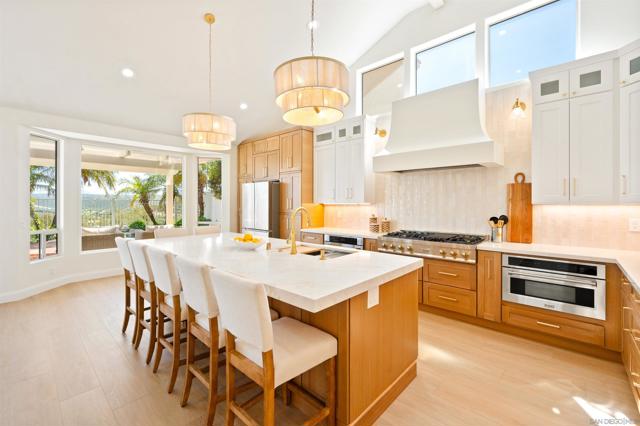 11475 Eastridge Pl, San Diego CA: https://media.crmls.org/mediaz/278a23de-b635-4461-8260-7195cdda8f35.jpg