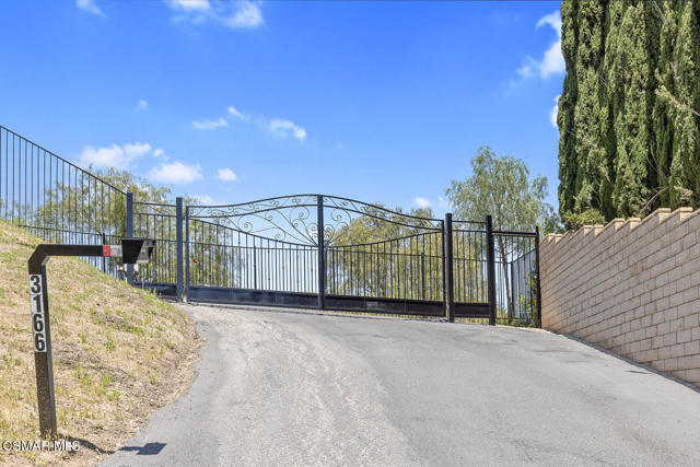 3166 Sycamore Drive, Simi Valley CA: https://media.crmls.org/mediaz/278a91cf-9159-4169-8bc6-c109c04ed09c.jpg