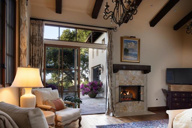 7595 Paseo Vista, Monterey CA: https://media.crmls.org/mediaz/278a941b-5c6e-4d04-826c-eebf5c221169.jpg