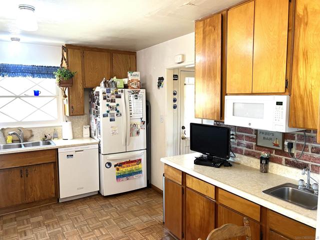 5055 Mount Frissell Dr, San Diego CA: https://media.crmls.org/mediaz/278acdd1-aabb-4e34-8455-0adb0a6db93e.jpg
