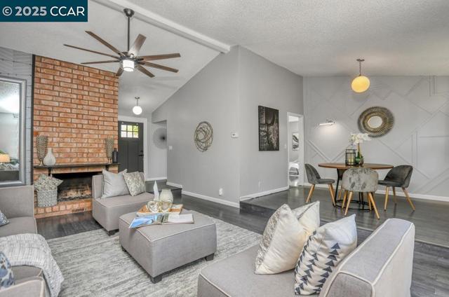 1821 Alicante Ct, Concord CA: https://media.crmls.org/mediaz/278adc2e-7af9-4d8b-88e3-cc13be9ed443.jpg