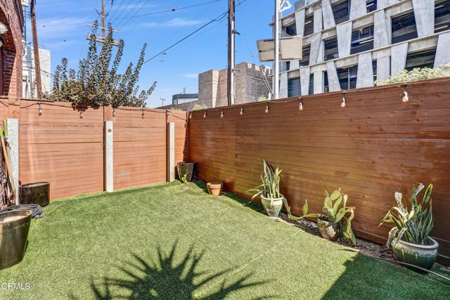 527 Molino Street, Los Angeles CA: https://media.crmls.org/mediaz/278ae4a5-64a6-46dd-b803-ff8e34b3d402.jpg