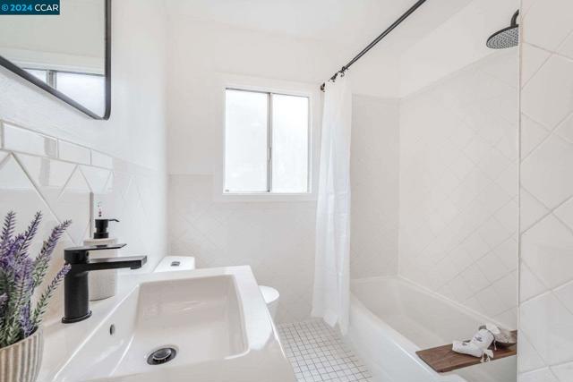 Image 17 of 41 For 2815 San Luis St