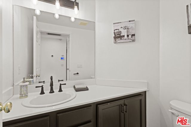 7725 Victoria Avenue, Inglewood CA: https://media.crmls.org/mediaz/278b73c4-72da-46a8-8e11-691267bc080b.jpg