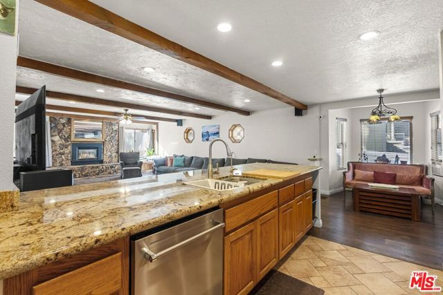 1197 Oriole Road, Wrightwood CA: https://media.crmls.org/mediaz/278b8760-767a-4d07-887f-1ed77f0135db.jpg