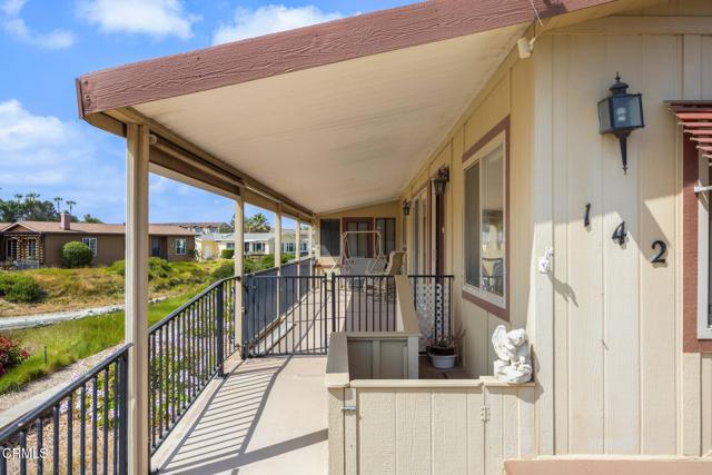 142 Poinsettia Gardens Drive, Ventura CA: https://media.crmls.org/mediaz/278c85b1-3b54-4327-abe0-5d29eab432e8.jpg