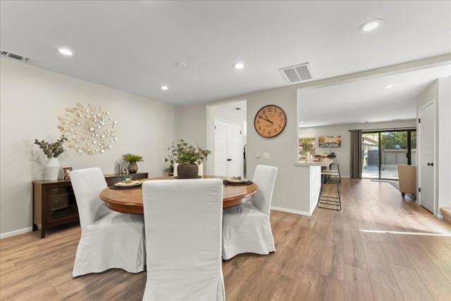 2133 Gold Rush Drive, Gold River CA: https://media.crmls.org/mediaz/278cc5f3-7dc4-4f11-931b-a2664bad3e8a.jpg