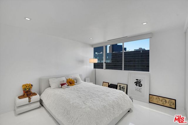2160 E Century Parkway, Los Angeles CA: https://media.crmls.org/mediaz/278d09a0-a315-4388-8981-9b7111f65425.jpg