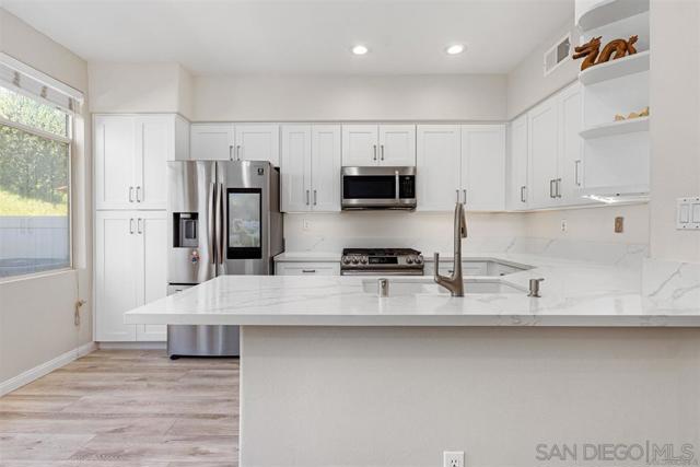 12530 Heatherton Ct, San Diego CA: https://media.crmls.org/mediaz/278d18d4-3a30-4732-b9e4-c358e4460ece.jpg