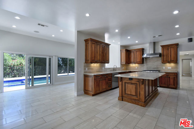 23637 Park Belmonte, Calabasas CA: https://media.crmls.org/mediaz/278dbae1-78ac-4039-852a-c837f2843f25.jpg
