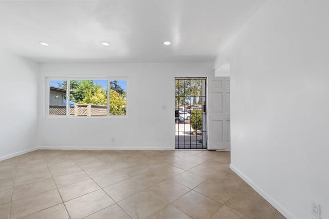 1745 Acorn St, Escondido CA: https://media.crmls.org/mediaz/278e5a80-c6dc-476a-9350-f9401ae5a430.jpg
