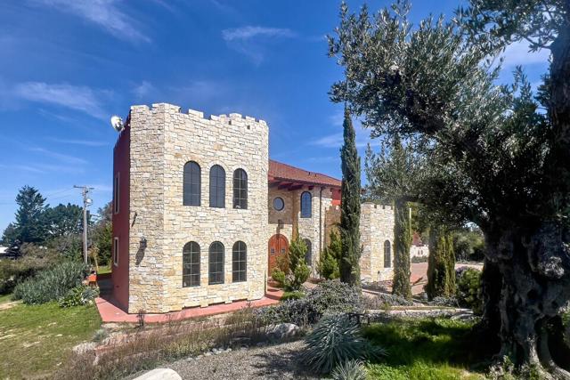 17035 Bohlman Road, Saratoga CA: https://media.crmls.org/mediaz/278ea76e-6bfb-4ad6-8ac4-982232347146.jpg