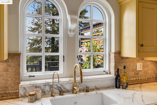 740 Calmar Ave, Oakland CA: https://media.crmls.org/mediaz/278f0176-fd8d-47a6-ad0e-135e18cb4e08.jpg