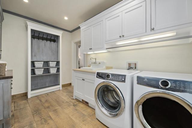 3 Vintage Court, Woodside CA: https://media.crmls.org/mediaz/278f2a16-7d10-424b-b056-9a50458e80e4.jpg