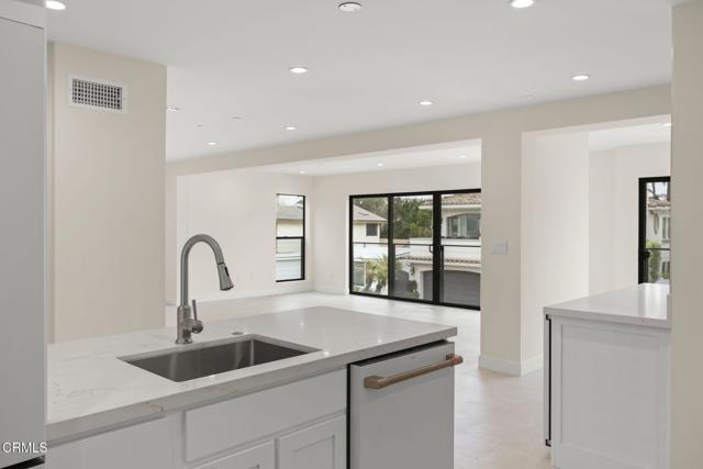 1194 Kingston Lane, Ventura CA: https://media.crmls.org/mediaz/278f5f27-0d6d-4277-8d04-1e5184f7a8d1.jpg