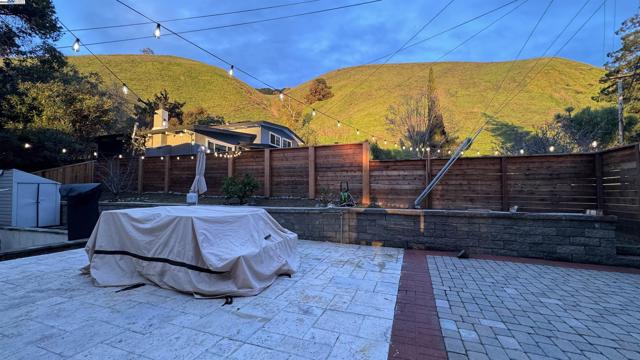 38526 Canyon Heights Drive, Fremont CA: https://media.crmls.org/mediaz/278fa449-d1d0-4ecd-8bd1-75c7bd16ace8.jpg