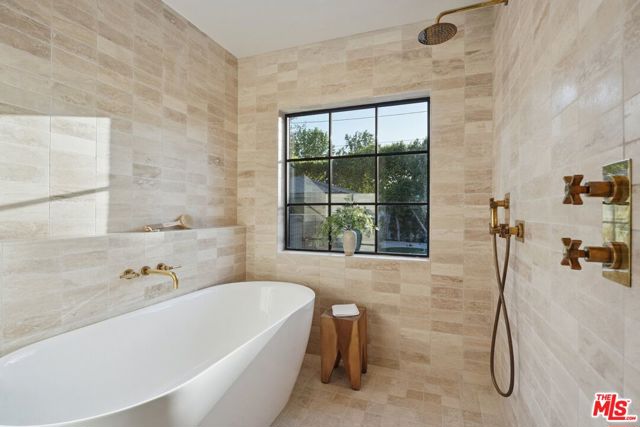 4539 Atoll Avenue, Sherman Oaks CA: https://media.crmls.org/mediaz/278fbceb-d4b0-4b59-8967-b3453f57be0f.jpg
