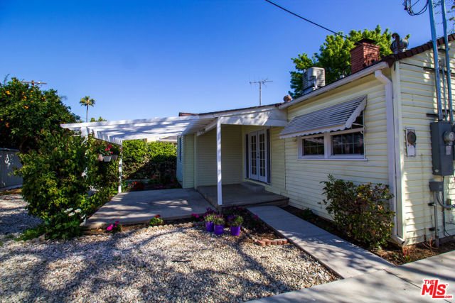 7465 N Forbes Avenue, Lake Balboa CA: https://media.crmls.org/mediaz/278fc3b2-bf45-429f-b25b-df2a2c980815.jpg