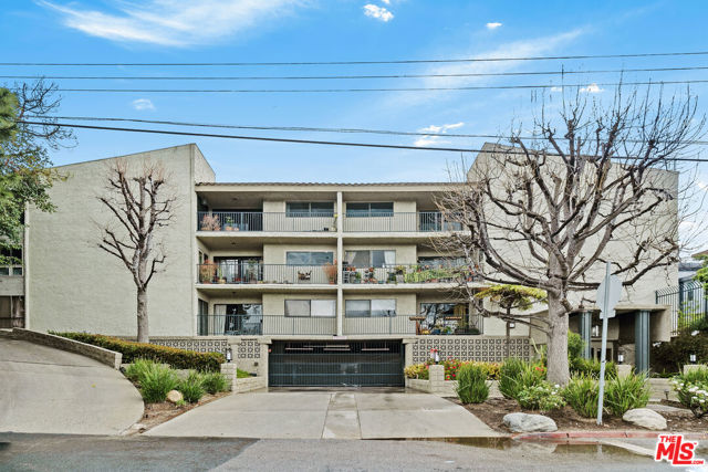 2929 Waverly Drive, Los Angeles CA: https://media.crmls.org/mediaz/278fd568-2361-4e10-af1c-84b441b5f9c2.jpg