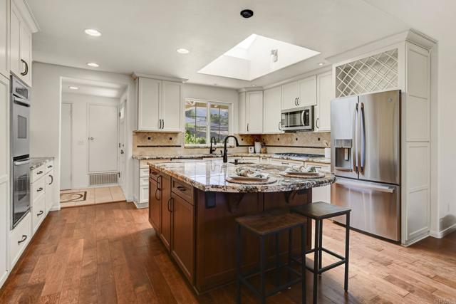 1051 La Reina Drive, San Marcos CA: https://media.crmls.org/mediaz/27902dda-d43c-4ef9-91ee-03d29767fa15.jpg