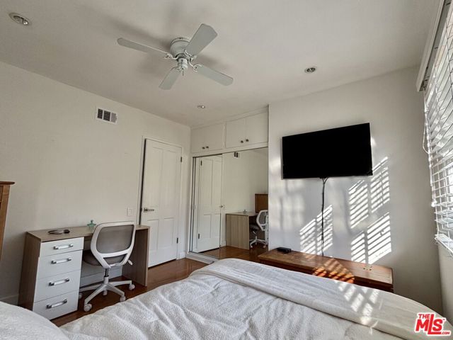 22491 Domingo Road, Woodland Hills CA: https://media.crmls.org/mediaz/2790ed3e-eb06-4c49-a625-c970b2360619.jpg