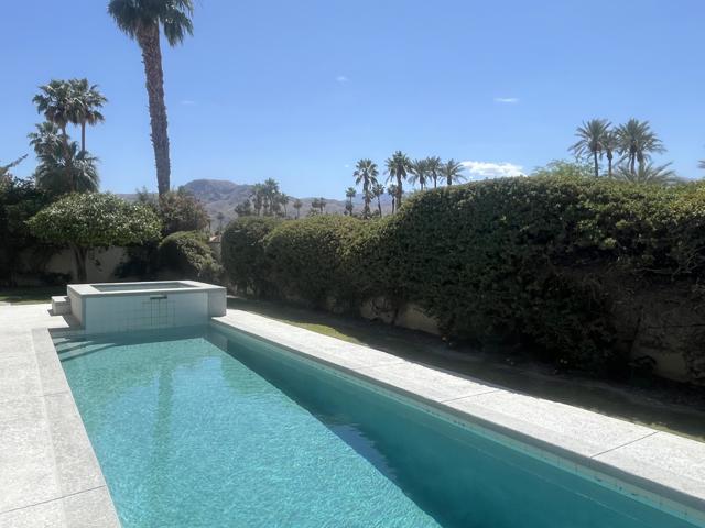 11 Mission Palms W Drive, Rancho Mirage CA: https://media.crmls.org/mediaz/2791ce4c-6994-45be-9100-2ce4bd12bd45.jpg