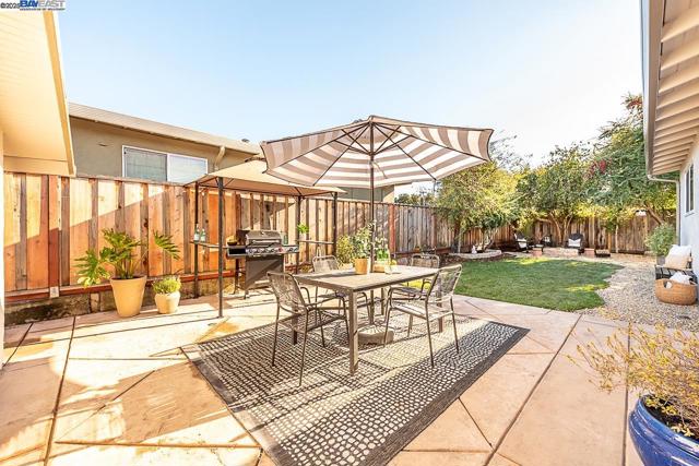 41327 Erma Ave, Fremont CA: https://media.crmls.org/mediaz/2791f4e0-6e1f-4b41-9313-123e206e84c2.jpg