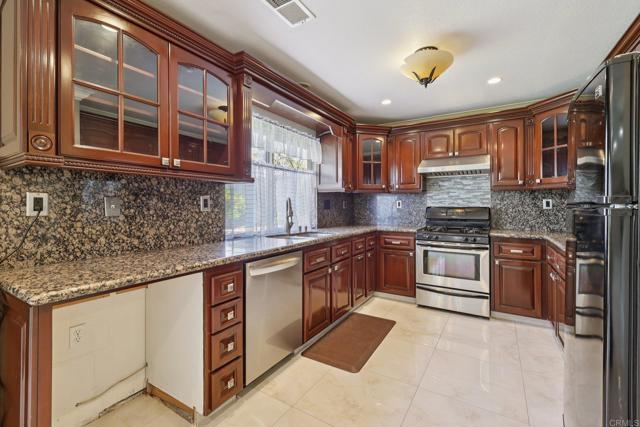 475 Marsh Harbor Drive, San Diego CA: https://media.crmls.org/mediaz/27924a12-1758-424d-bca2-3c9643b5cc2a.jpg