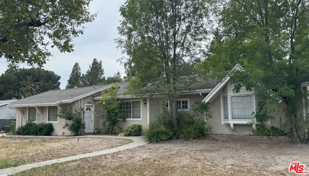 10811 Amigo Avenue