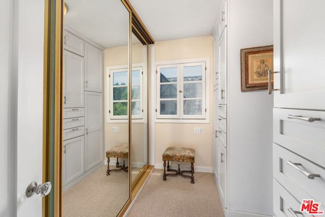 434 S Muirfield Road, Los Angeles CA: https://media.crmls.org/mediaz/27931f3c-0f05-45ec-a9c8-c1a16d6197b5.jpg