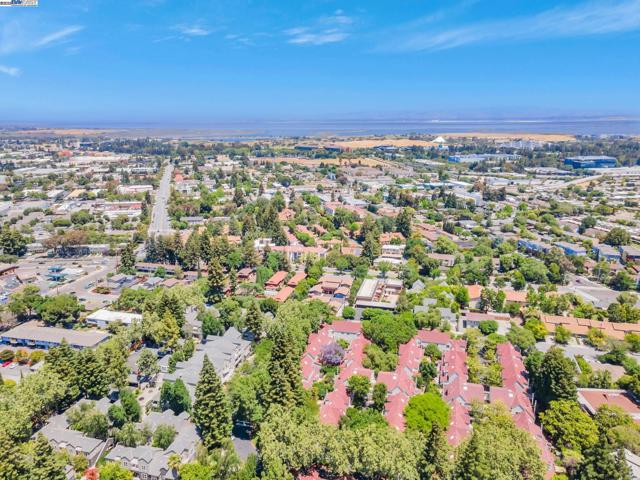 419 Saint Emilion Ct, Mountain View CA: https://media.crmls.org/mediaz/27943d01-e14d-41fc-af72-ad2b7c77c03a.jpg