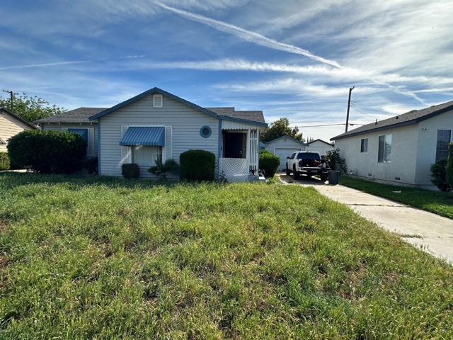 2042 E Mayfair, Fresno CA: https://media.crmls.org/mediaz/2794c185-c2a4-40b2-b9b9-59b61ea190ce.jpg