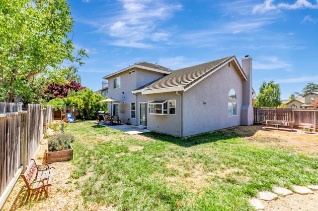 740 Alissa Court, Hollister CA: https://media.crmls.org/mediaz/2794e895-69aa-413f-b6a7-e4a3565d5d33.jpg
