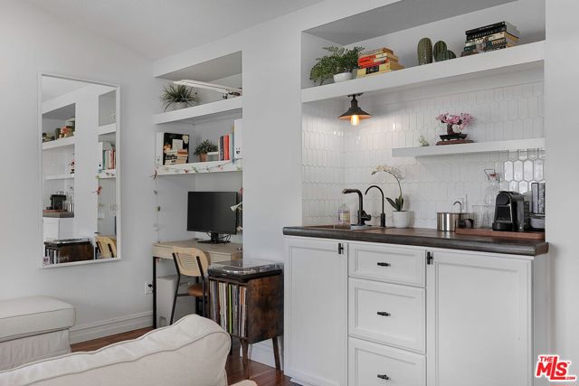 1786 Blossom Court, Thousand Oaks CA: https://media.crmls.org/mediaz/2794edda-c812-46c0-99b9-7df7f0002744.jpg