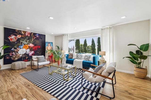 441 FOX HILLS COURT, Oakland CA: https://media.crmls.org/mediaz/2795190d-c761-464d-9af3-8432ec0b7fcb.jpg