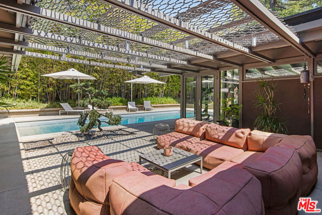 1030 Canon Drive, San Marino CA: https://media.crmls.org/mediaz/27952304-2095-4823-8892-95ef7c0f9647.jpg