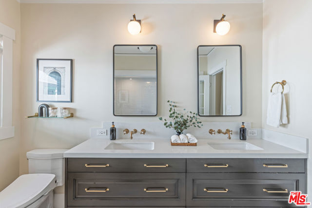 601 S Hudson Avenue, Pasadena CA: https://media.crmls.org/mediaz/2795551d-9a58-4dfa-9558-050e4d6805f4.jpg