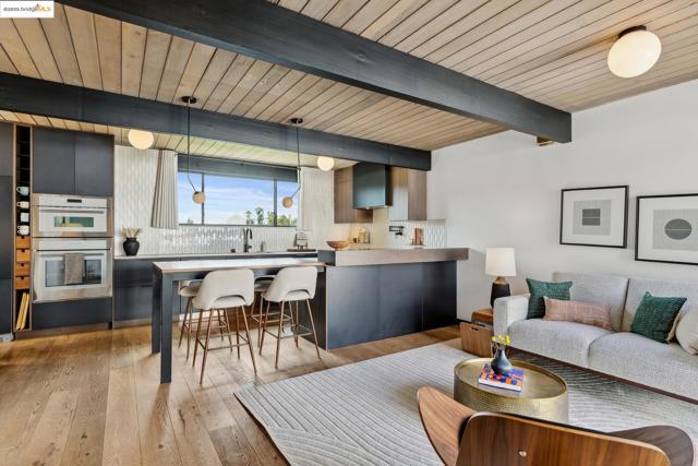 8156 Coach Dr, Oakland CA: https://media.crmls.org/mediaz/279568b8-bea9-4bfc-9116-7a29ca849d2b.jpg