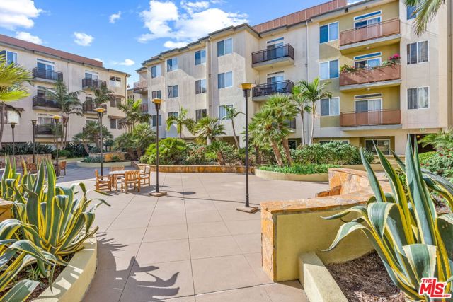 1 Bed Home for Sale in Playa Vista, California