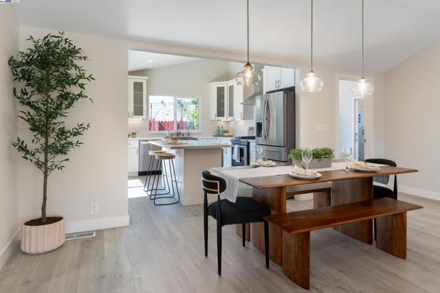 401 Emerson St, Fremont CA: https://media.crmls.org/mediaz/2795b4c4-9c2e-41f5-8ddc-9036a2059dcc.jpg