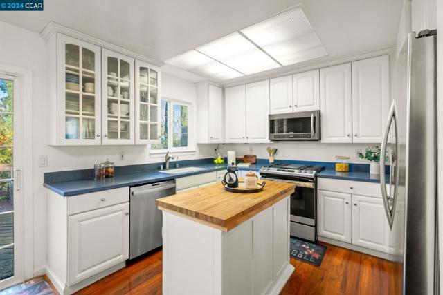 Image 15 of 40 For 11 Greyfell Pl