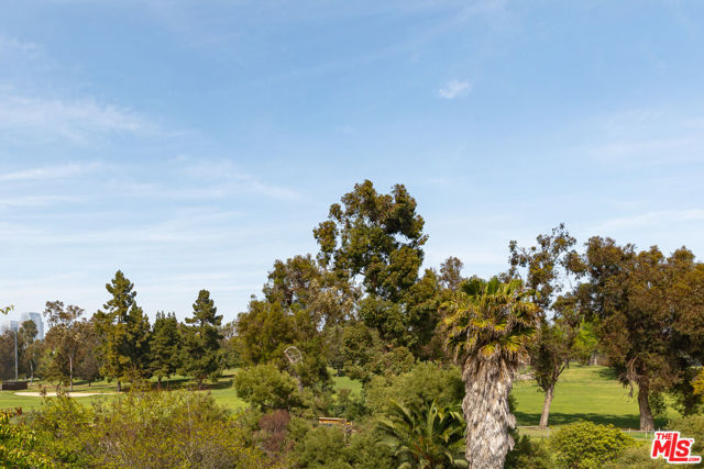 2565 Patricia Avenue, Los Angeles CA: https://media.crmls.org/mediaz/2796424c-7784-4488-a045-cbd846cb2dc3.jpg