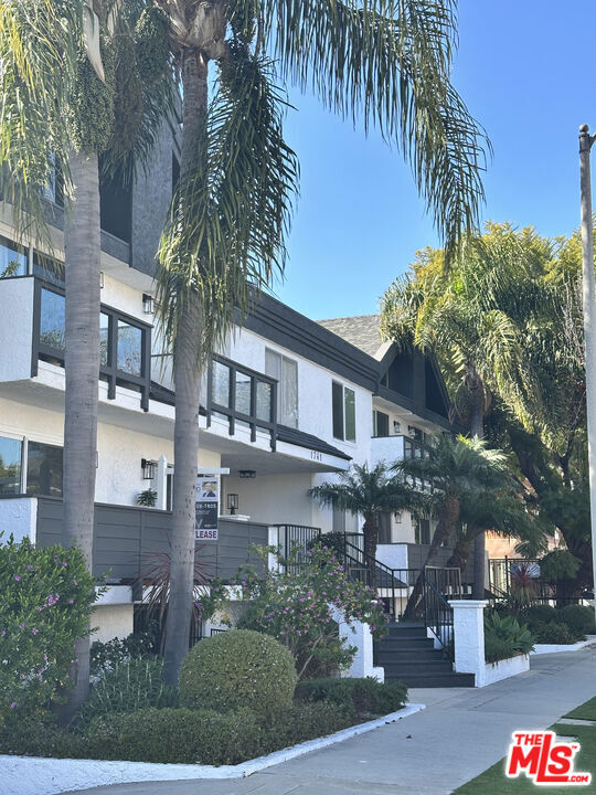 1741 Granville Avenue, 101